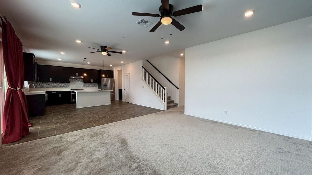 1685 Camellia Ln - Photo 4 of 31