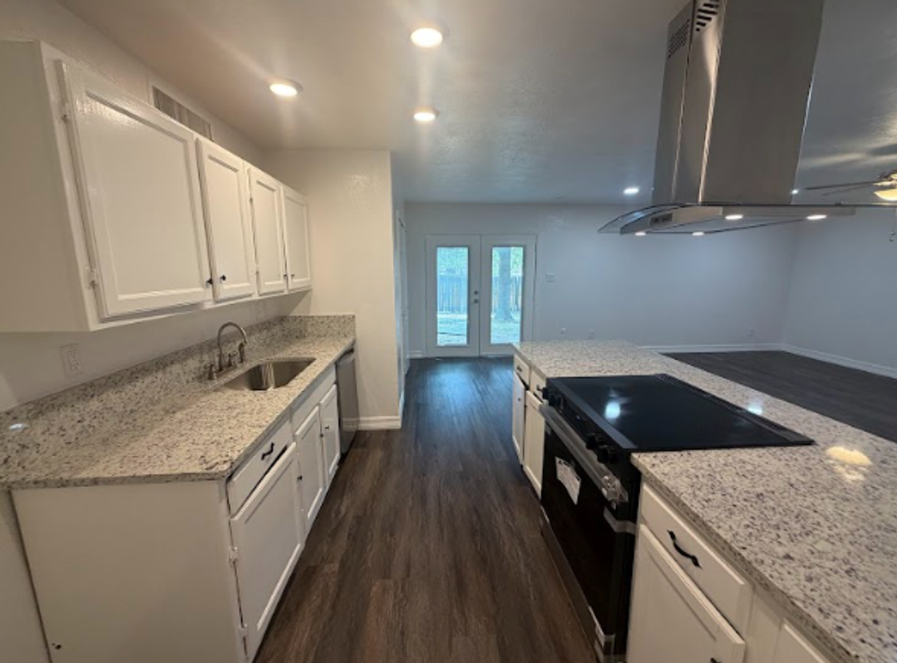 606 Valley View Dr - Photo 5 of 16