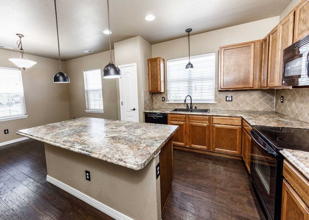 125 Eclipse Dr - Photo 3 of 50