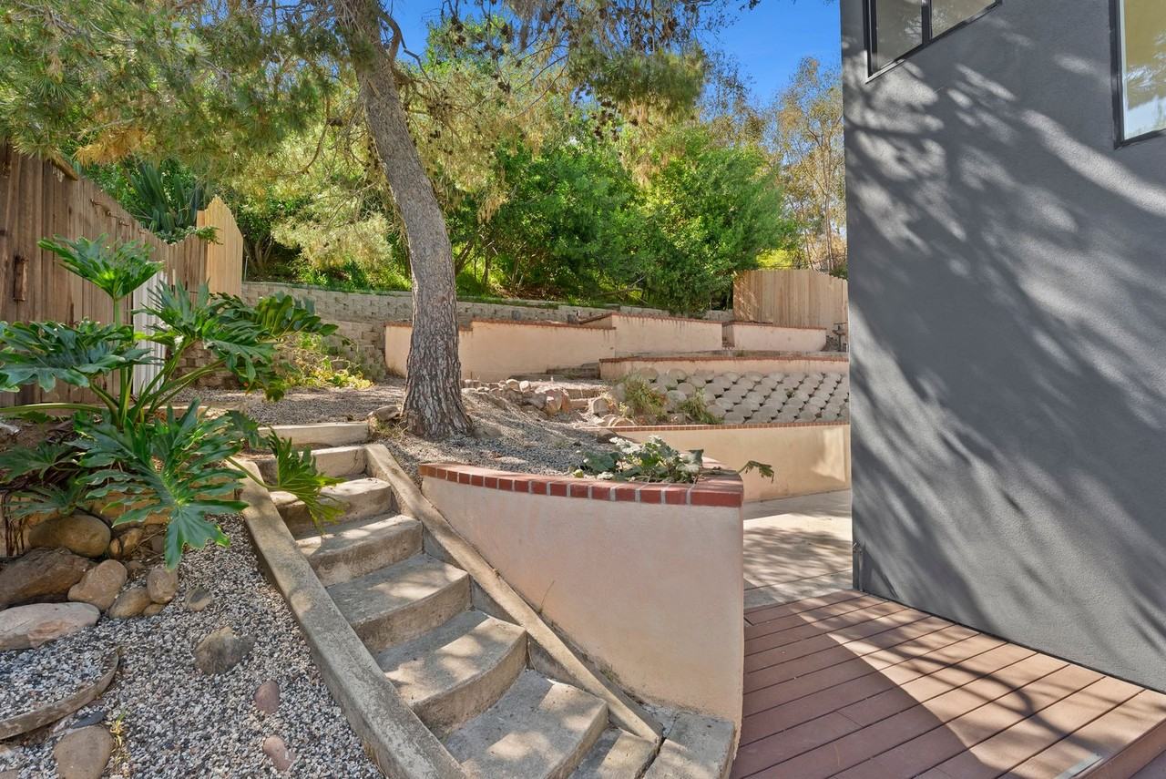 3646 Curlew St. - Photo 7 of 43