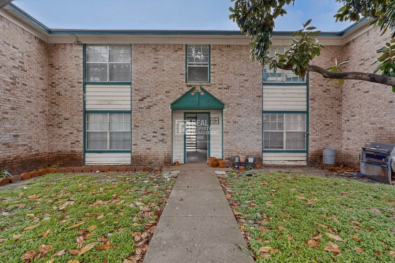 8024 Cambridge Cir - Photo 4 of 30