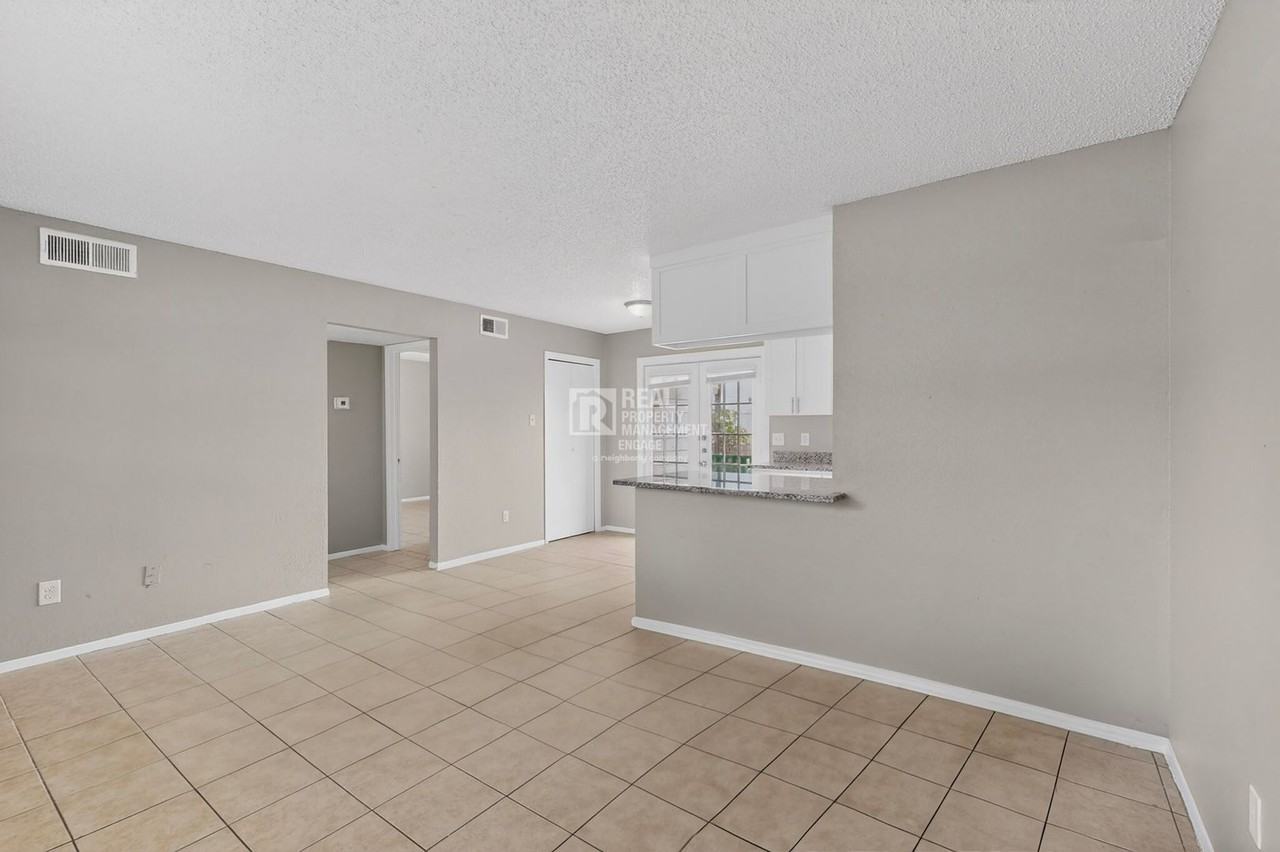 8024 Cambridge Cir - Photo 7 of 30