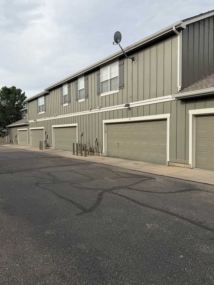 2133 Copper Creek Dr - Photo 3 of 4