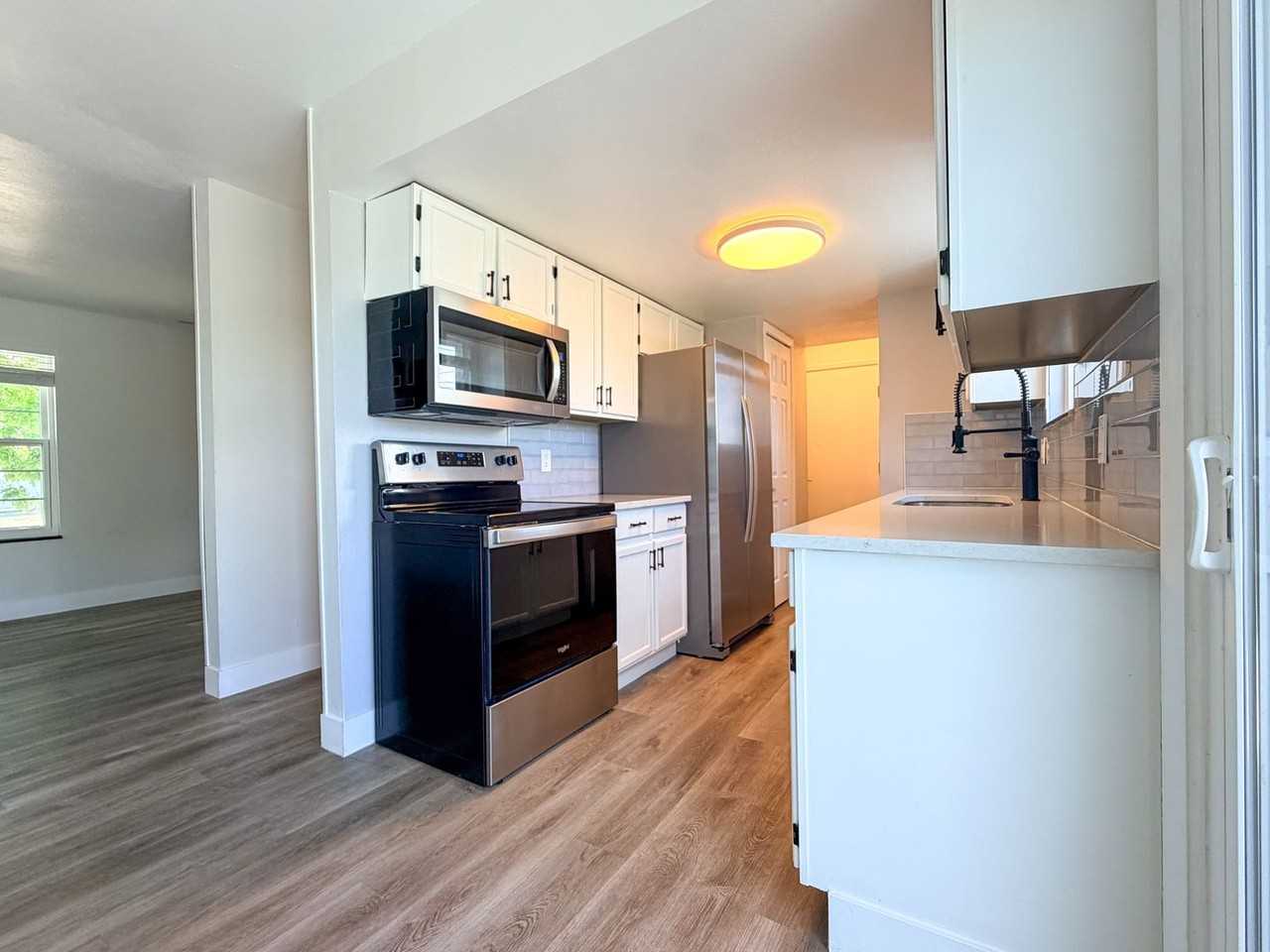 10454 Independence Cir - Photo 5 of 37