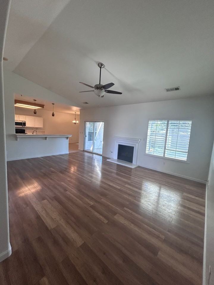 1727 Linden St - Photo 2 of 17