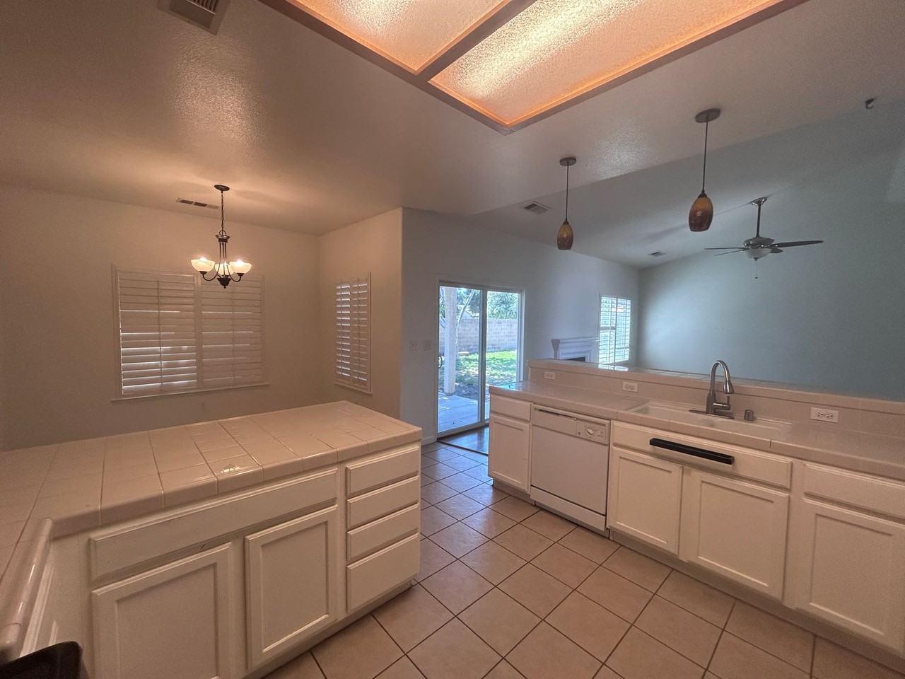1727 Linden St - Photo 6 of 17