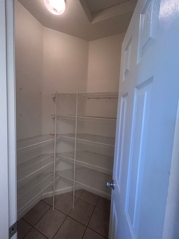 1727 Linden St - Photo 7 of 17