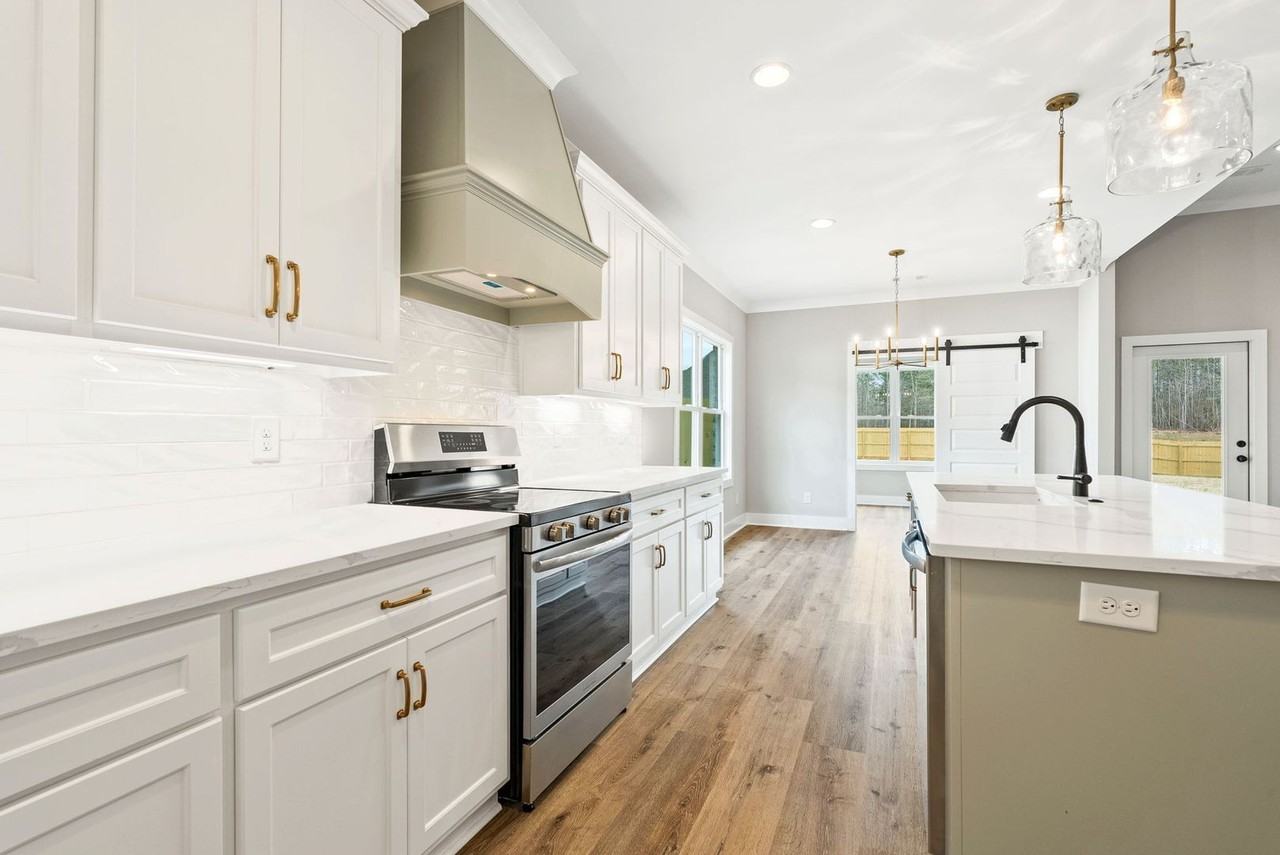 1743 Hanson St - Photo 5 of 9