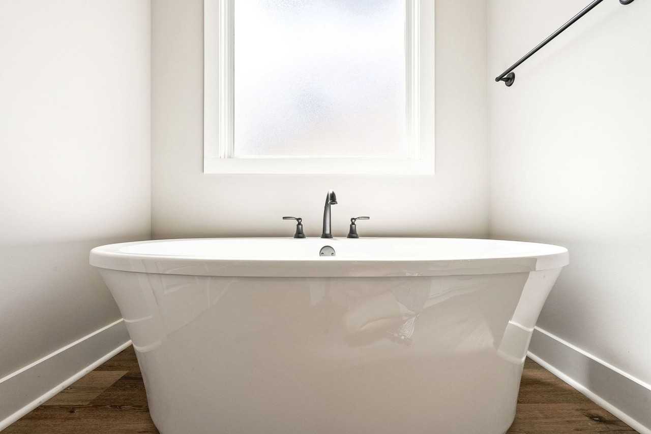 1743 Hanson St - Photo 7 of 9