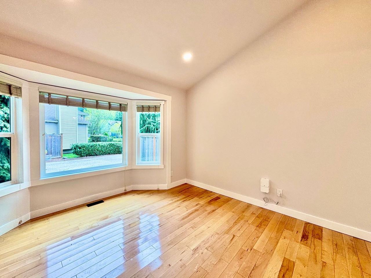 12814 Ne 101st Pl - Photo 3 of 33