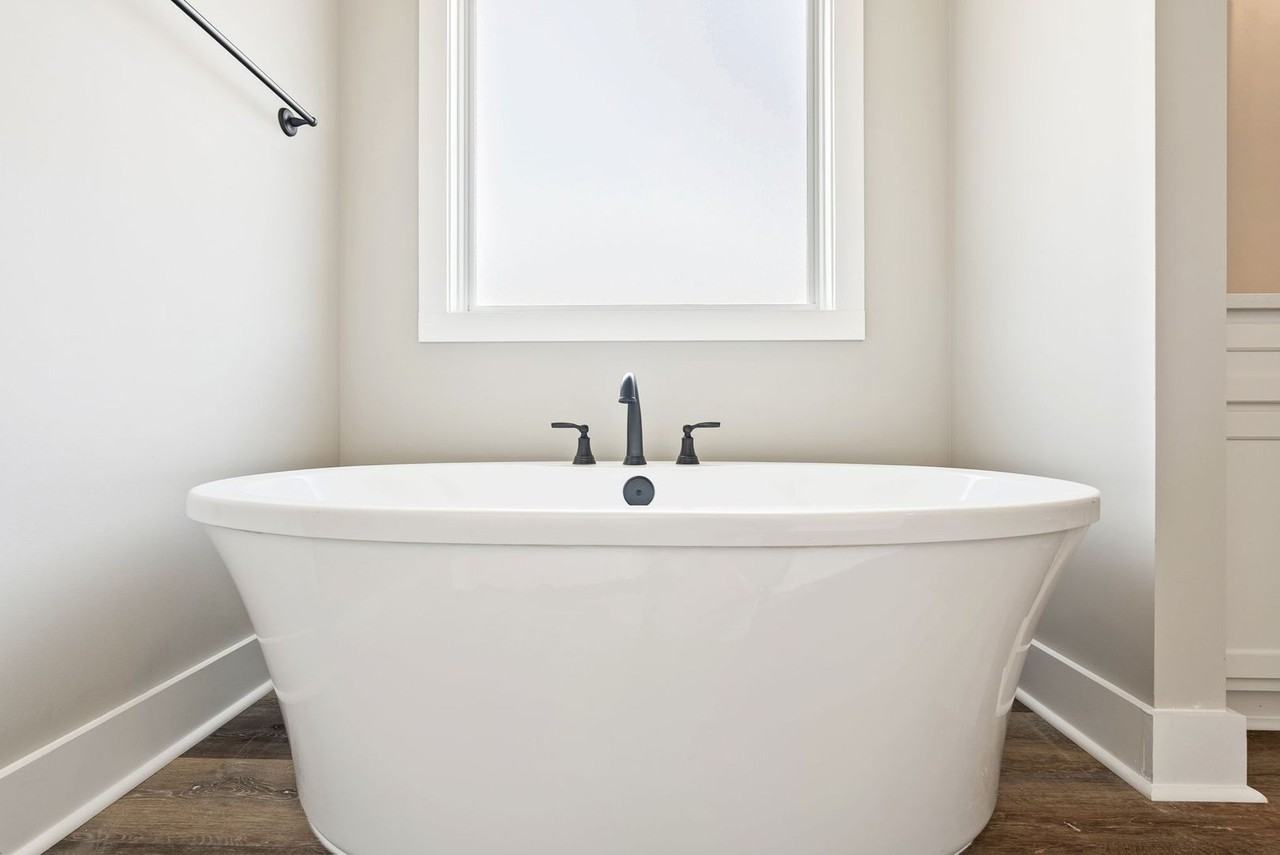 1729 Hanson St - Photo 2 of 14