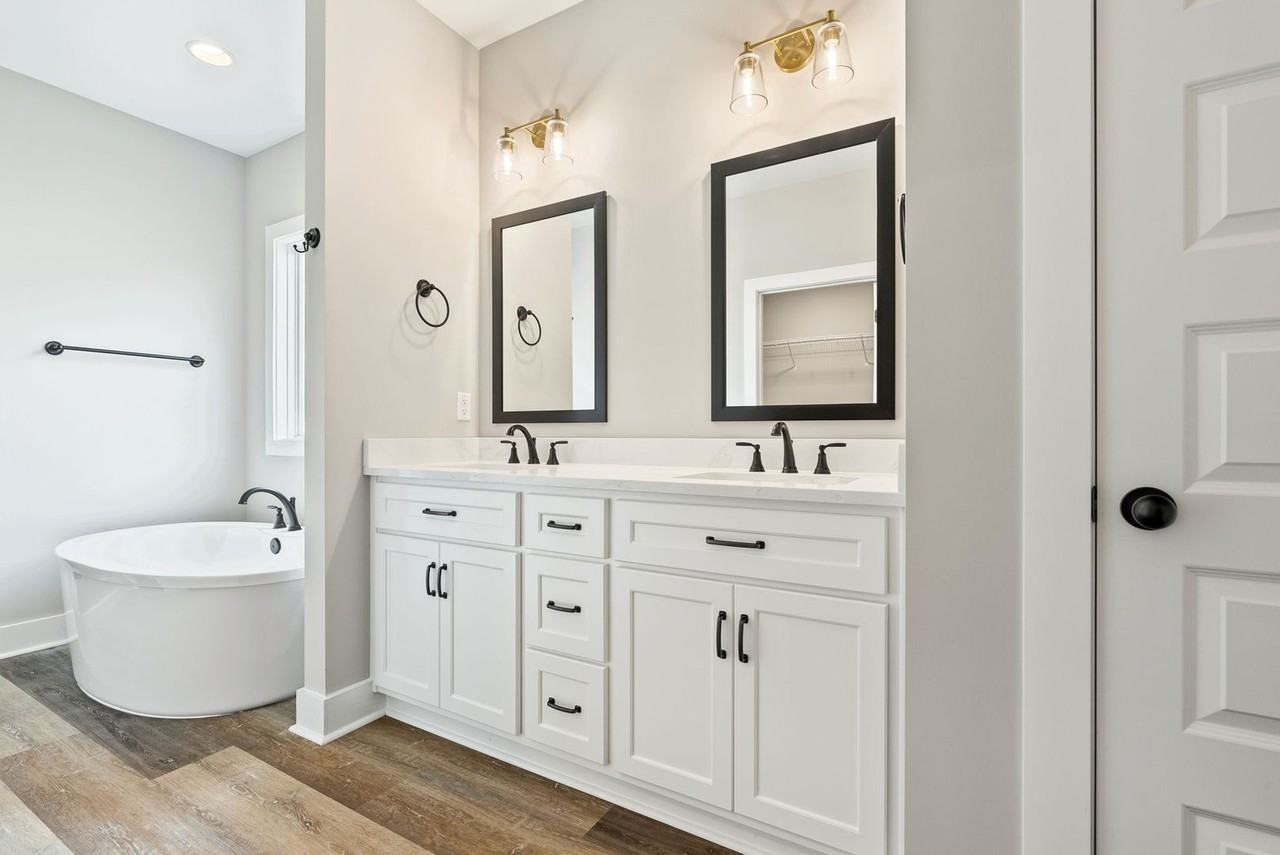 1729 Hanson St - Photo 4 of 14