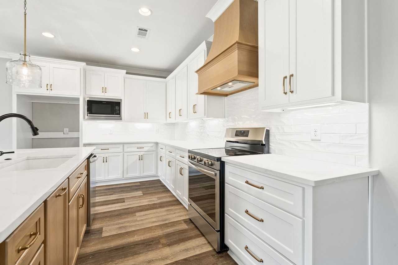 1729 Hanson St - Photo 7 of 14