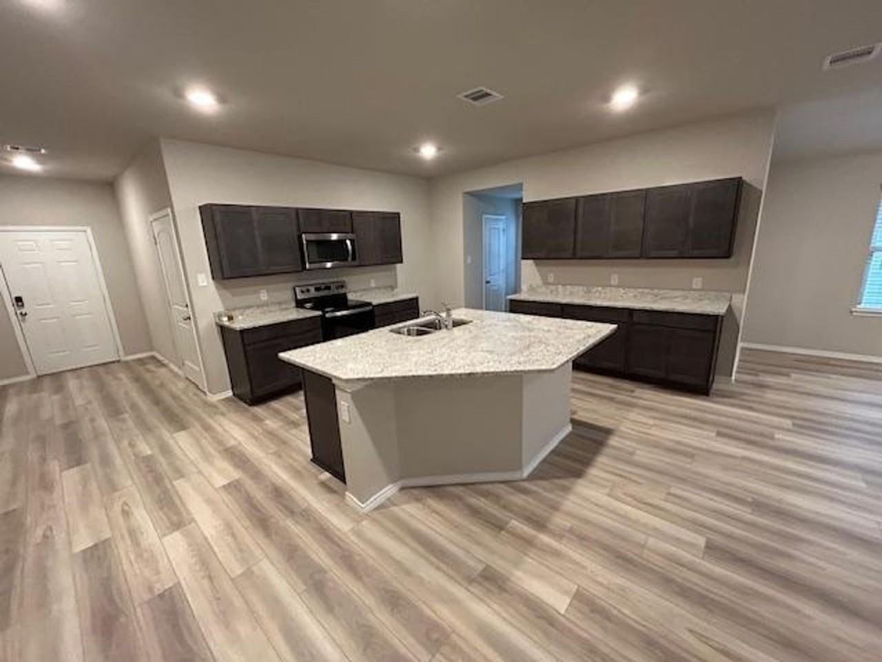 202 Barton Creek Dr - Photo 5 of 23