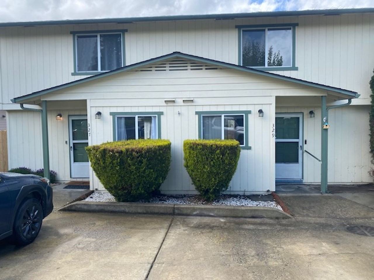 329 Bessie St - Photo 2 of 19