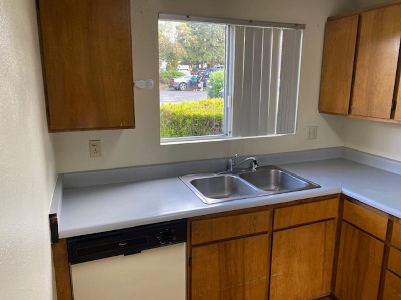 329 Bessie St - Photo 3 of 19