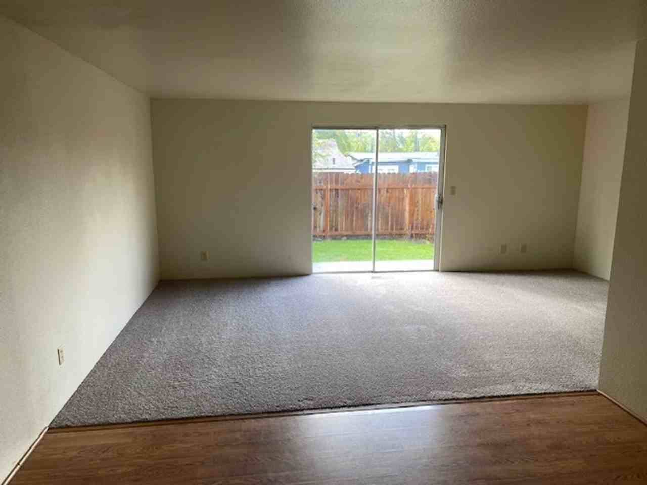 329 Bessie St - Photo 6 of 19