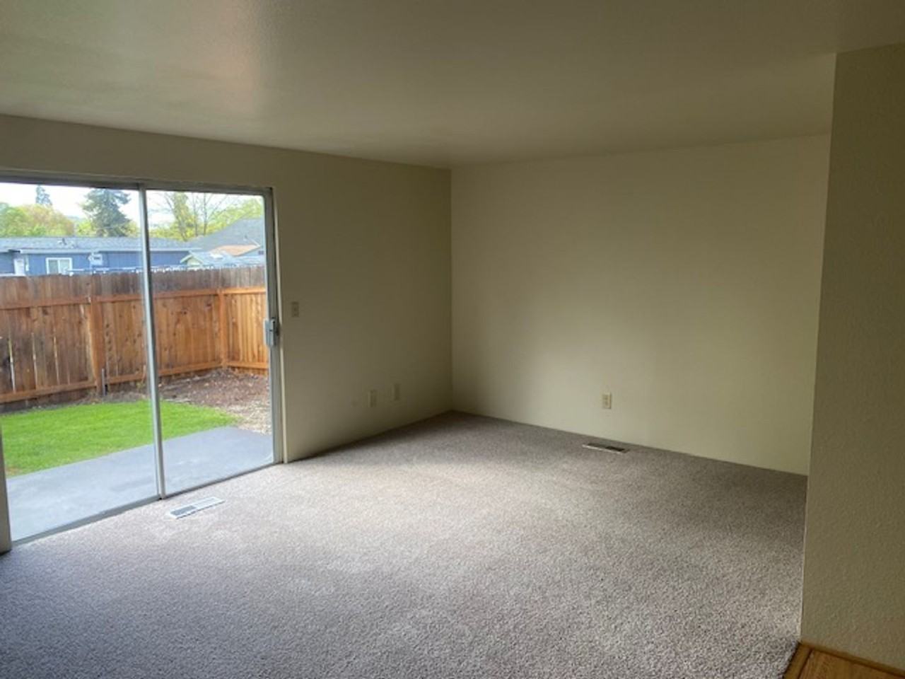 329 Bessie St - Photo 7 of 19