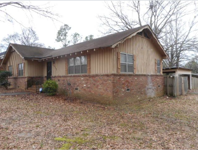 2923 Bannockburn Rd - Photo 2 of 14