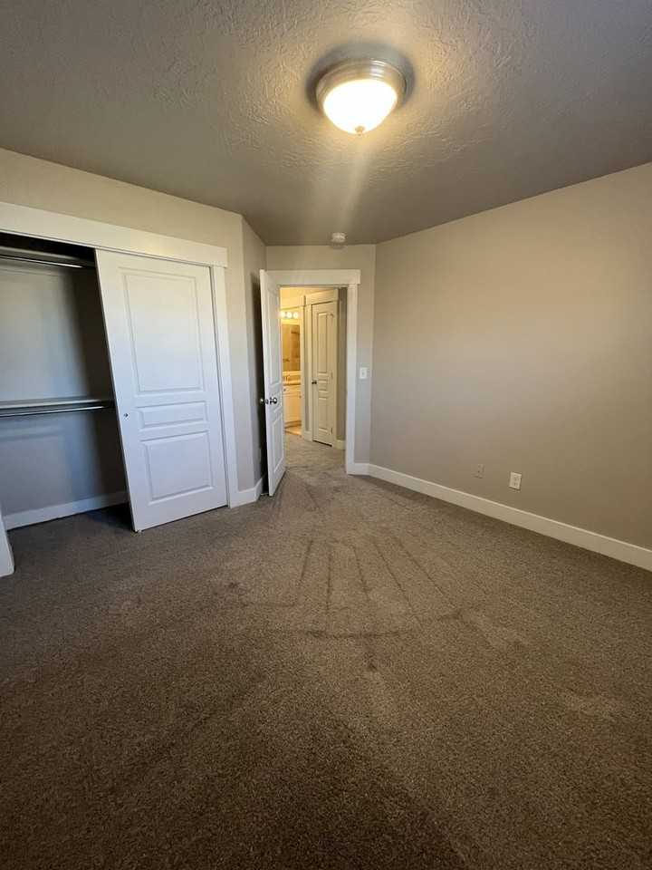 2310 2310 West 688 South - Photo 5 of 27