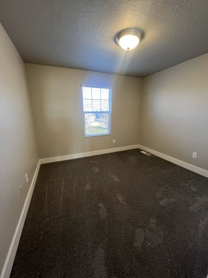 2310 2310 West 688 South - Photo 6 of 27