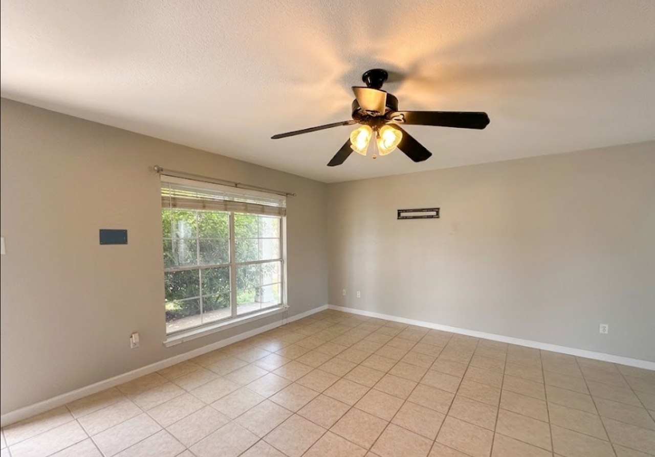 1002 Clayton Dr - Photo 3 of 17