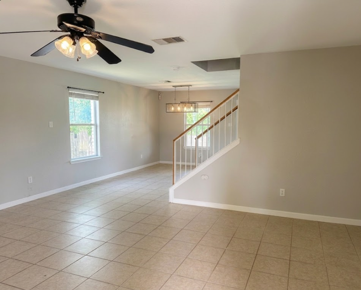 1002 Clayton Dr - Photo 4 of 17