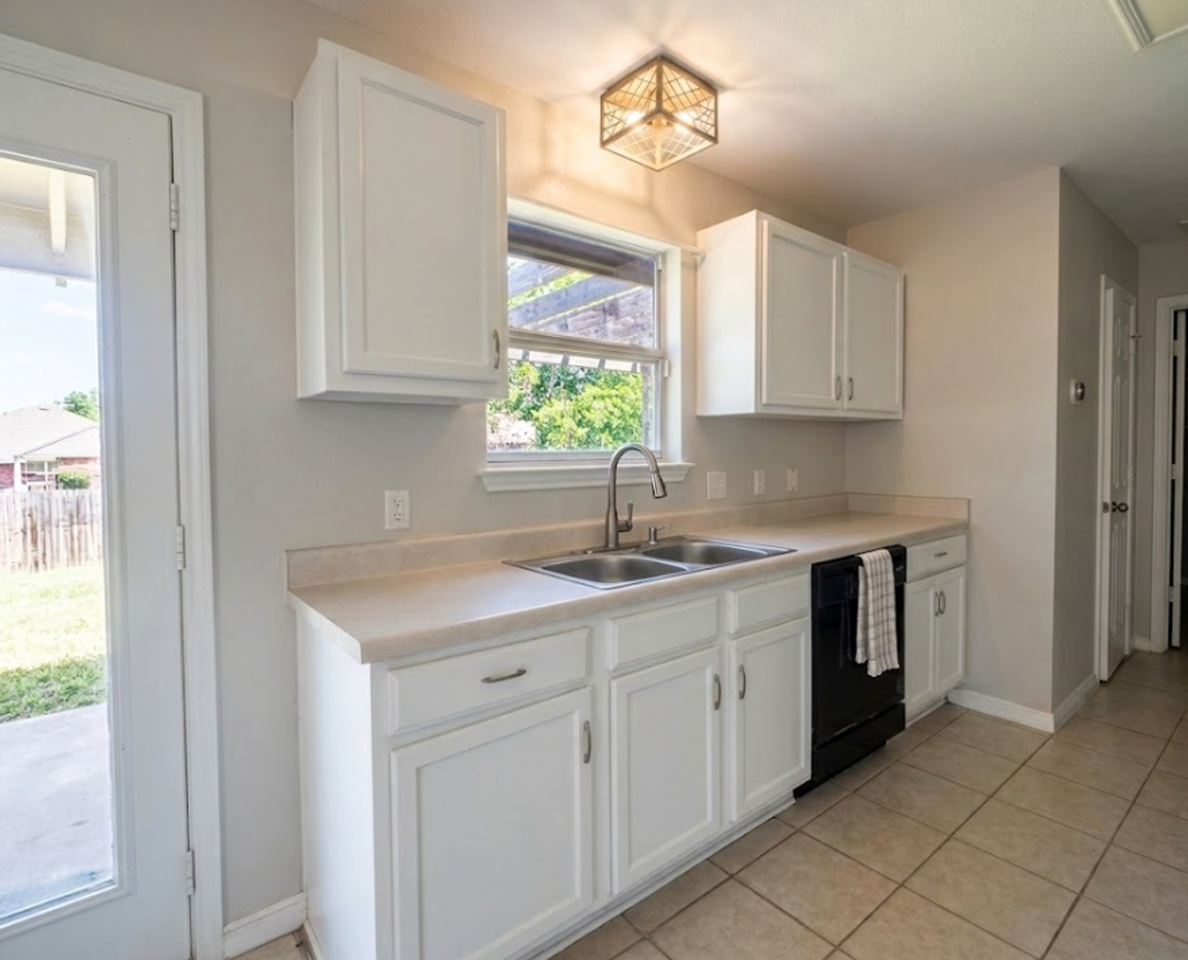 1002 Clayton Dr - Photo 6 of 17