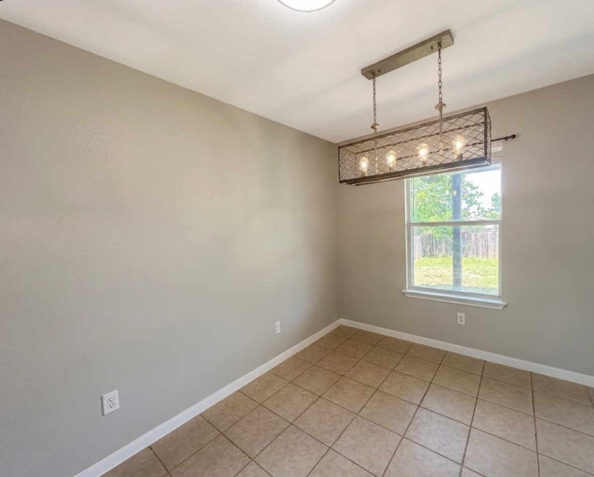 1002 Clayton Dr - Photo 7 of 17