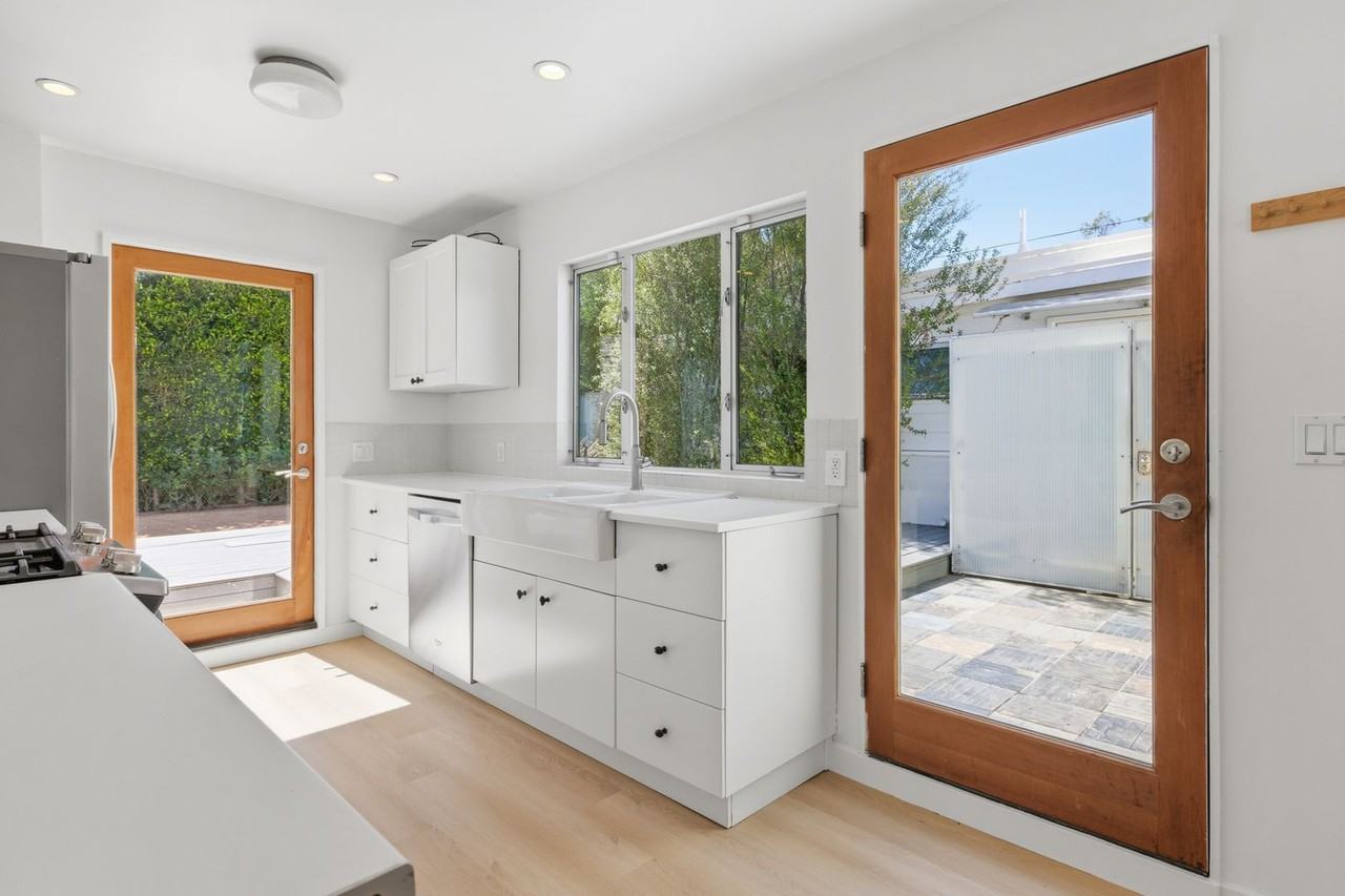 12935 Gilmore Ave - Photo 3 of 29