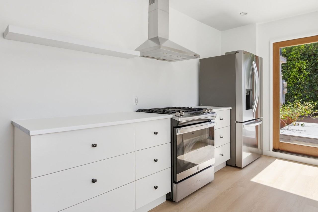 12935 Gilmore Ave - Photo 4 of 29