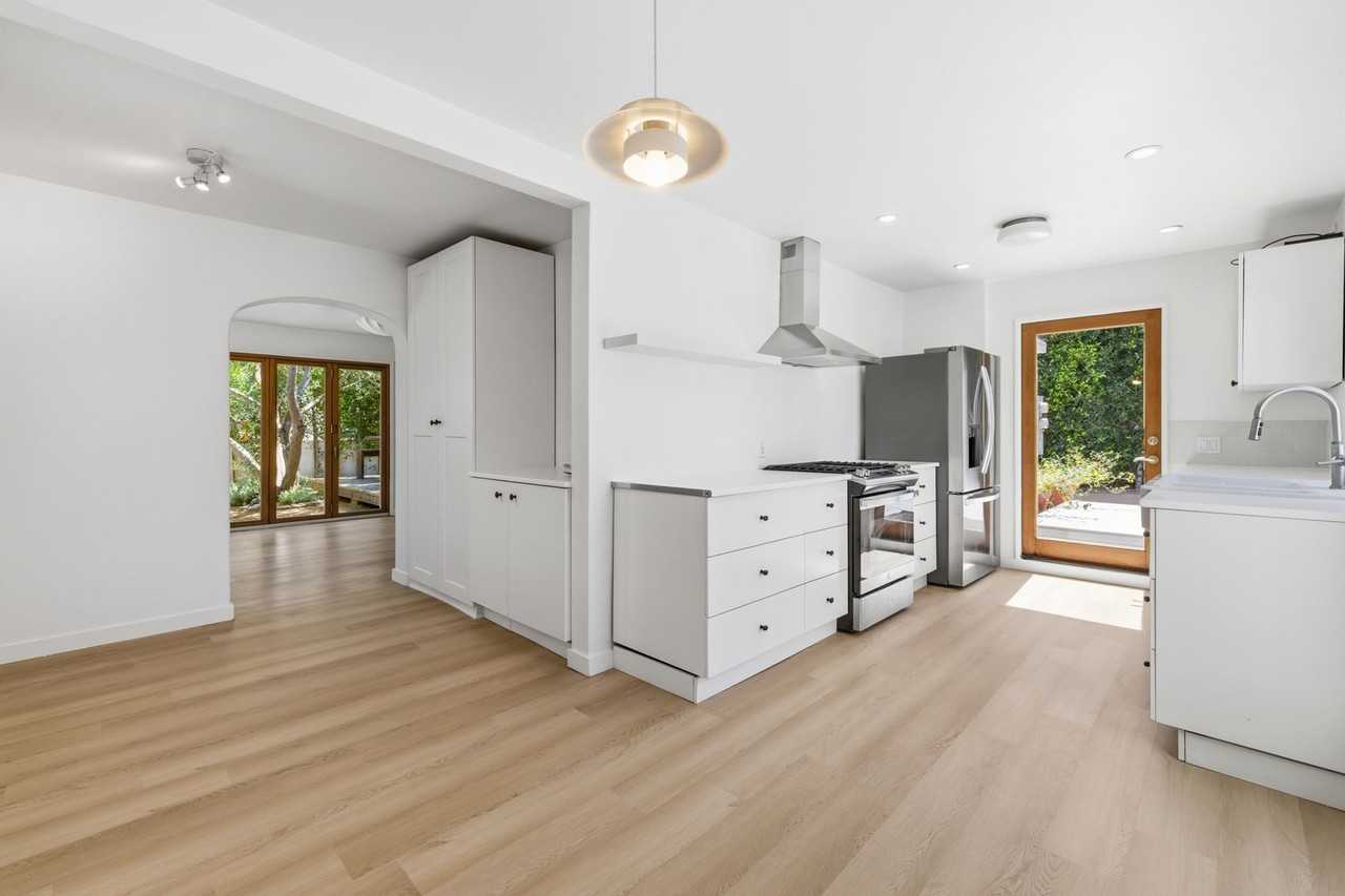 12935 Gilmore Ave - Photo 6 of 29