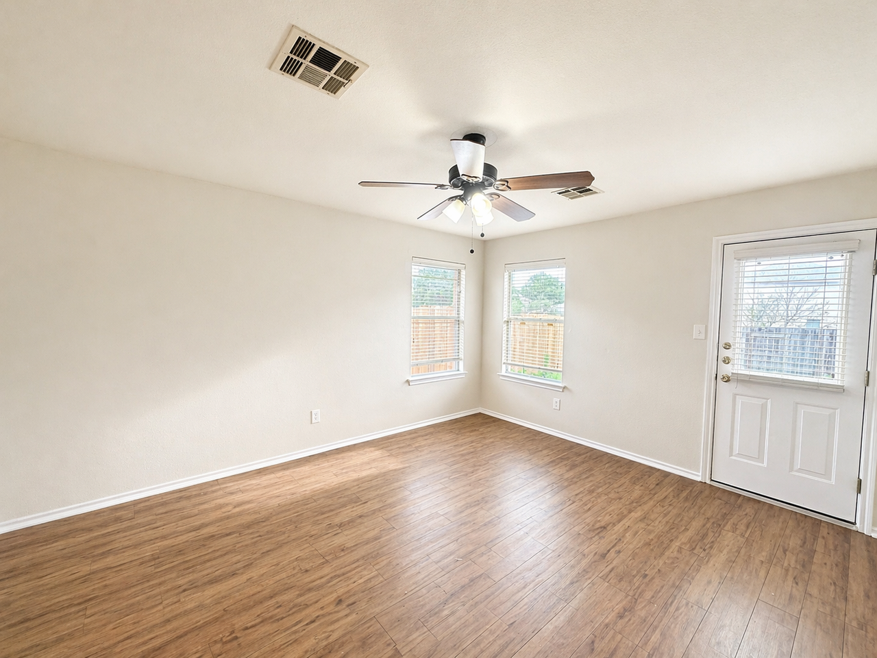 200 Meadow Park Dr - Photo 3 of 13