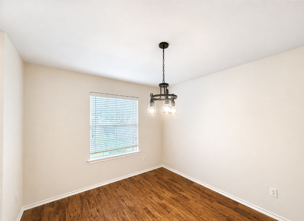 200 Meadow Park Dr - Photo 4 of 13