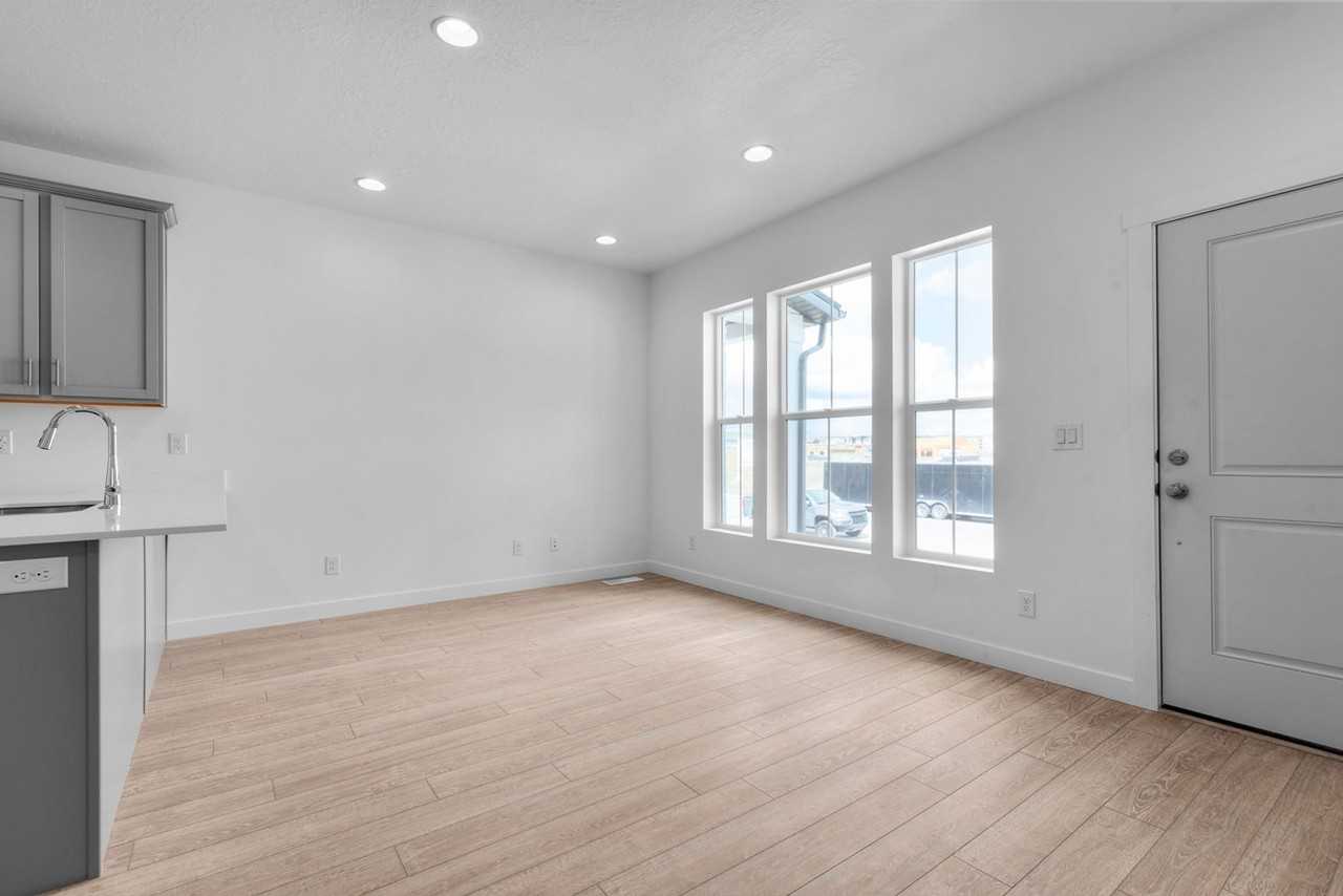 8827 S Solitude Pass Way - Photo 4 of 16