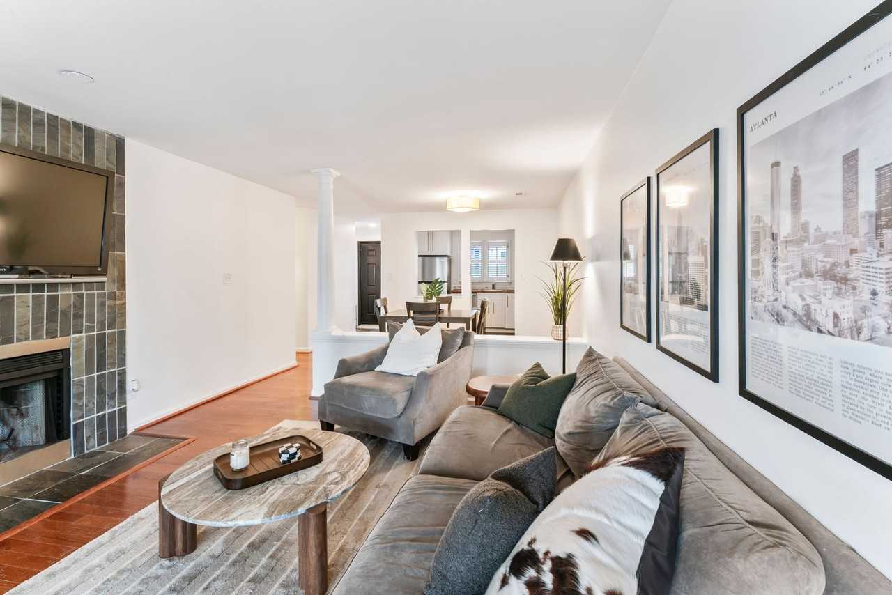 2719 Selwyn Ave #8 - Photo 6 of 10