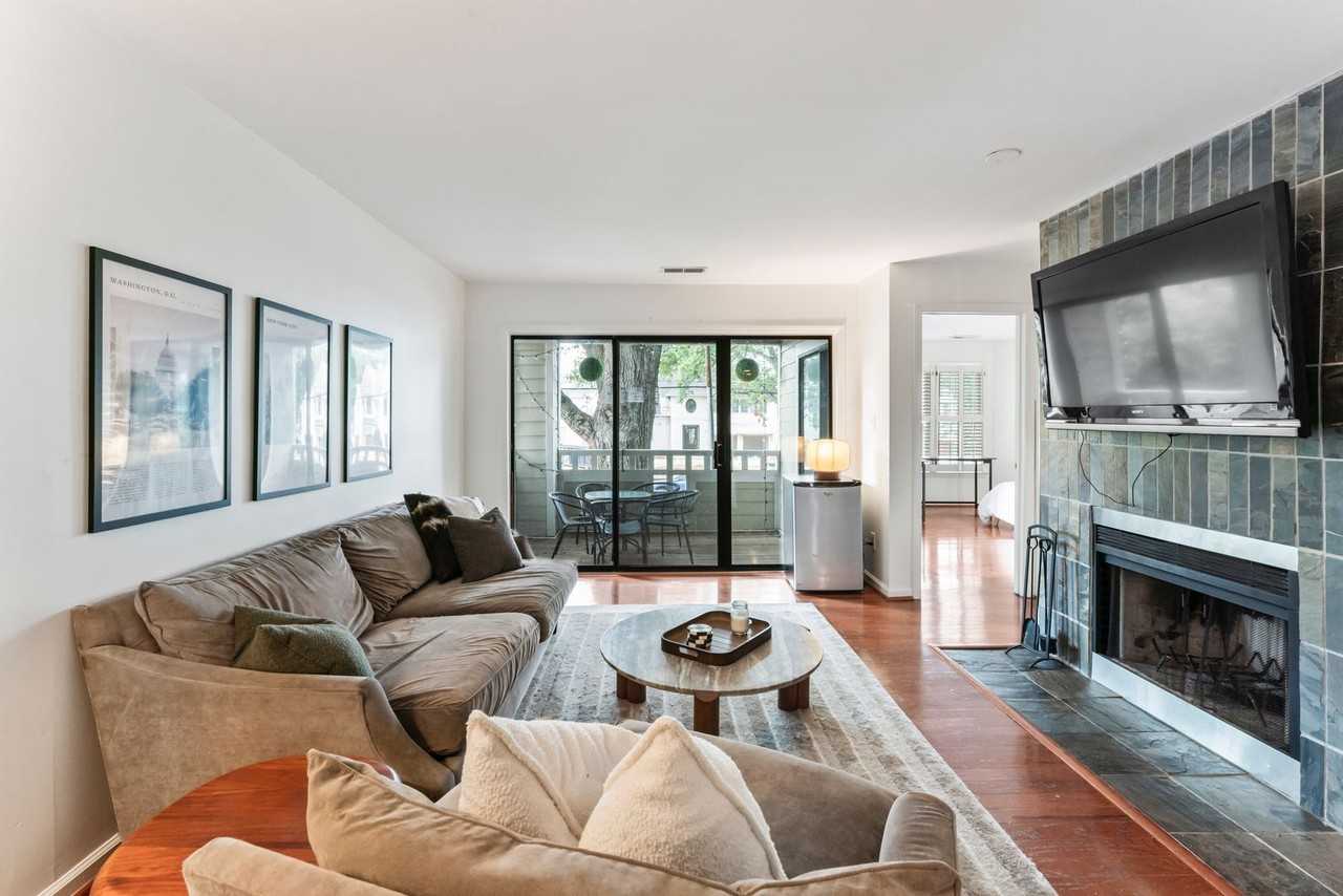 2719 Selwyn Ave #8 - Photo 7 of 10