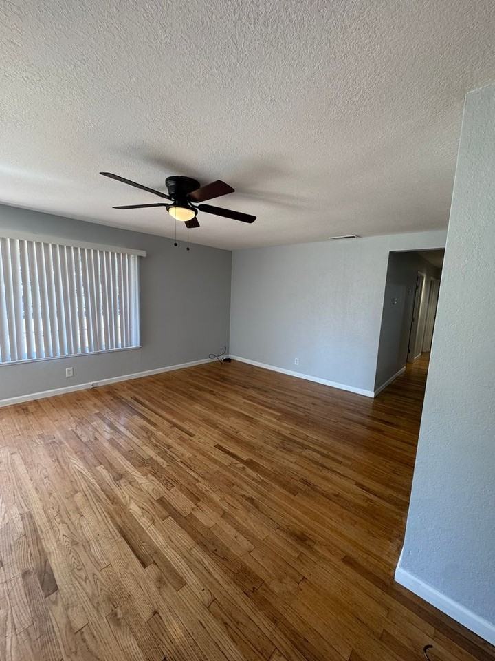 1129 Eugene Ave - Photo 2 of 20