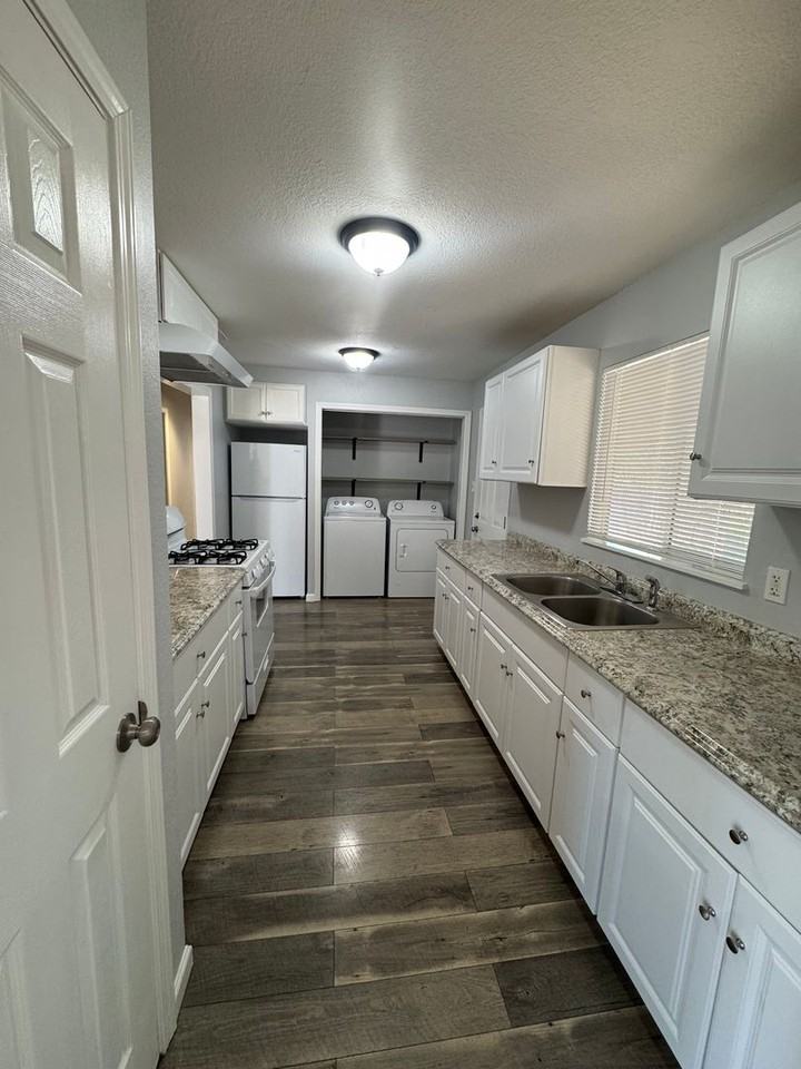 1129 Eugene Ave - Photo 5 of 20