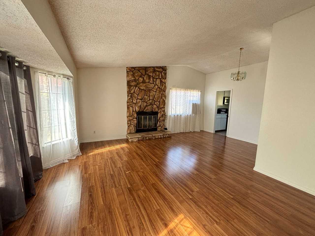 43658 Rogier St - Photo 4 of 28