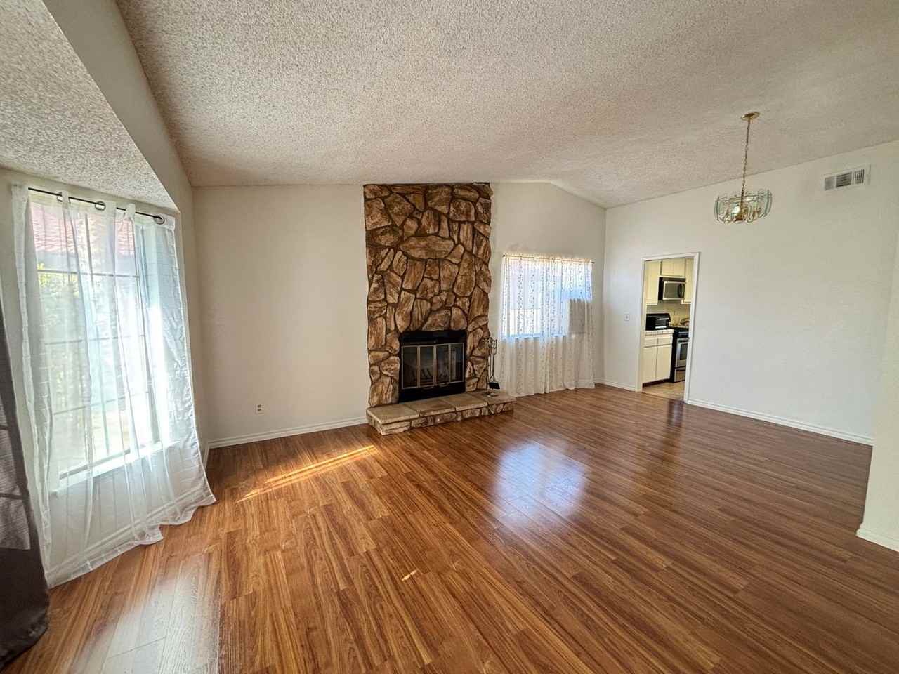43658 Rogier St - Photo 6 of 28