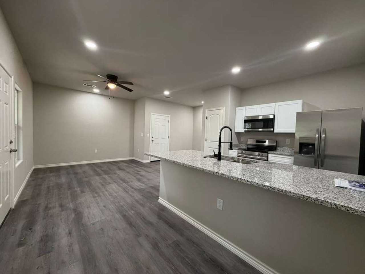 7616 Windsor Oaks - Photo 2 of 13