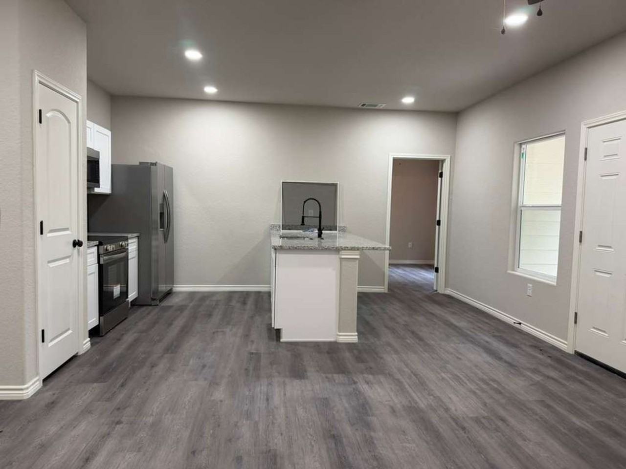 7616 Windsor Oaks - Photo 5 of 13