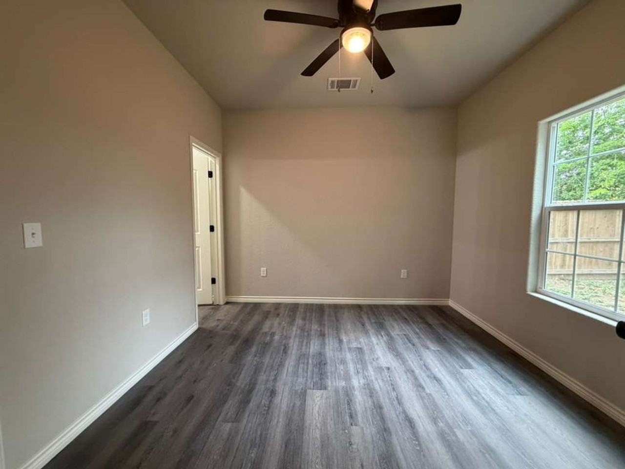 7616 Windsor Oaks - Photo 7 of 13