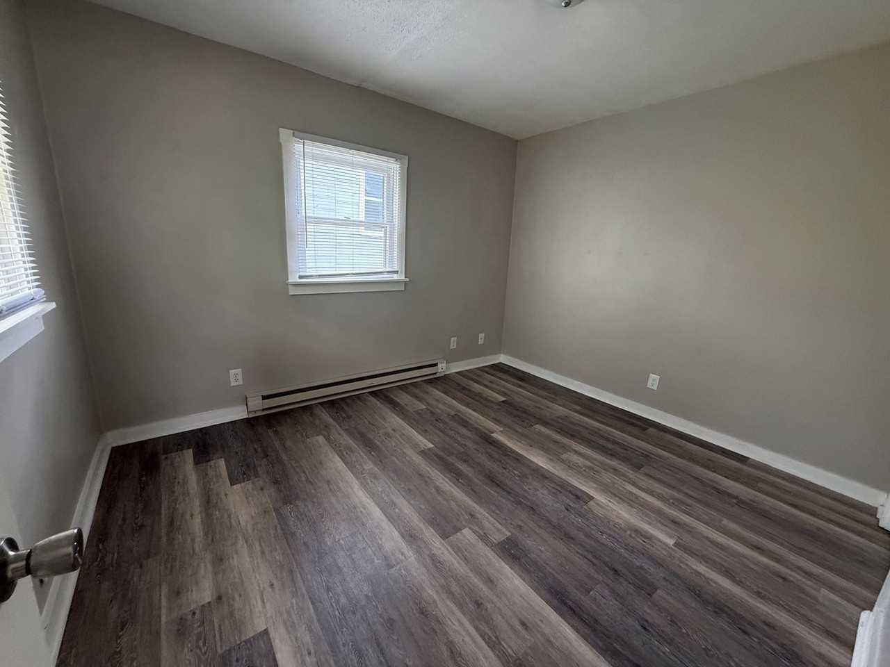 904 W Main St - Photo 4 of 4