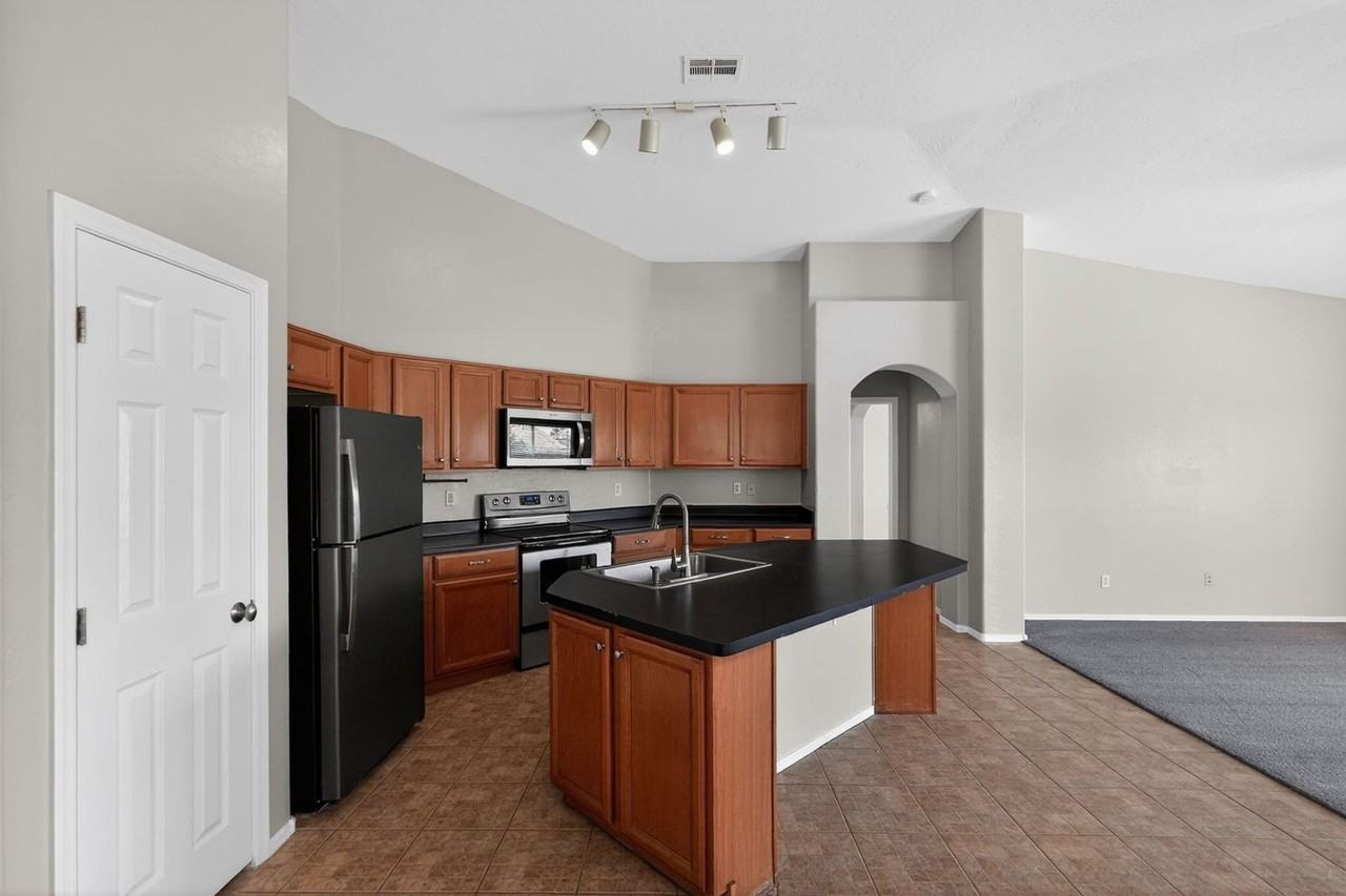 14843 W Wethersfield Rd - Photo 5 of 33