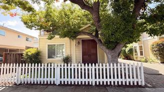 339 S Cypress Ave - Photo 1 of 1