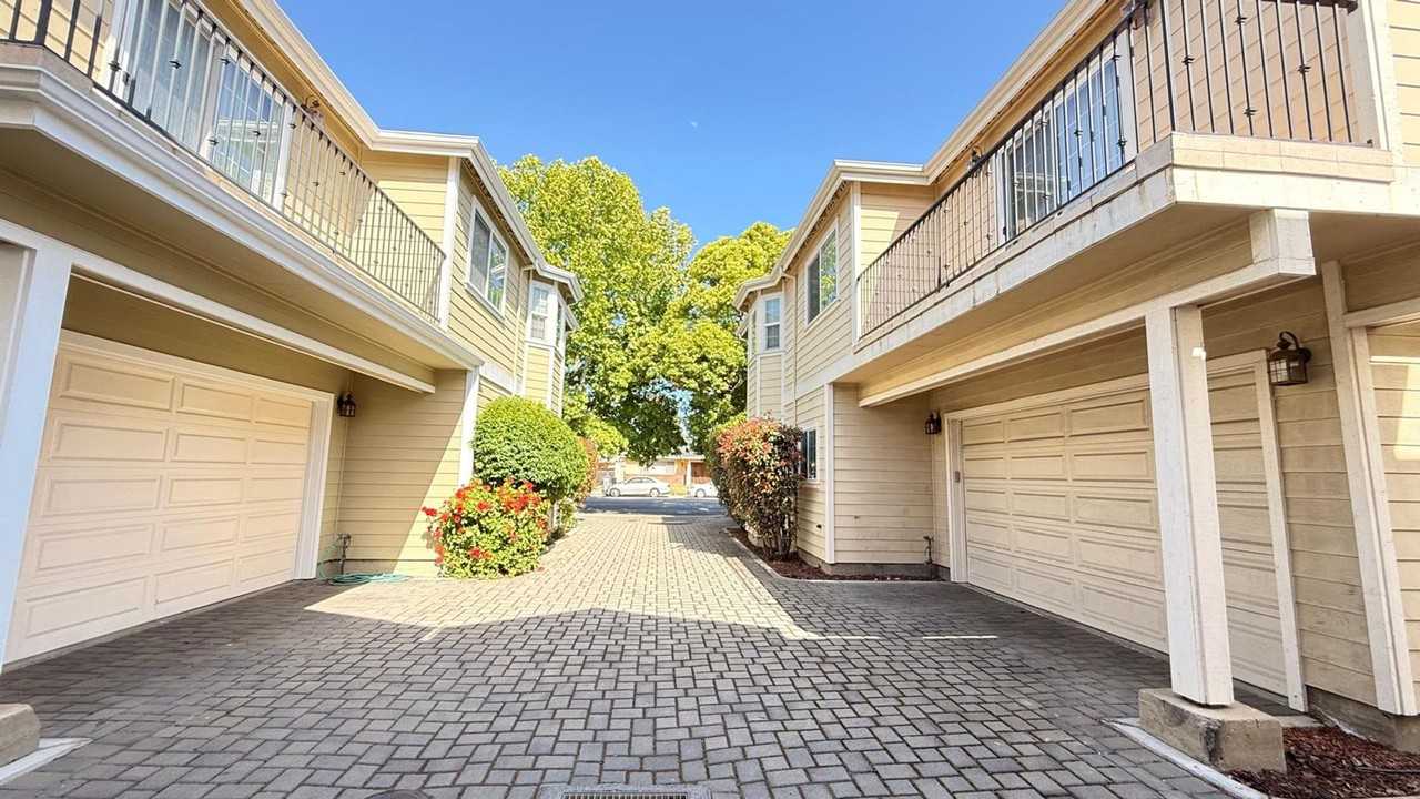 339 S Cypress Ave - Photo 7 of 7