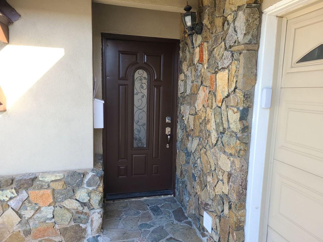 851 Taft Ave - Photo 4 of 33