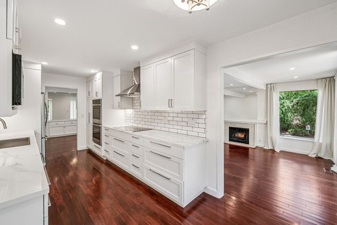 500 Sand Hill Cir - Photo 7 of 32